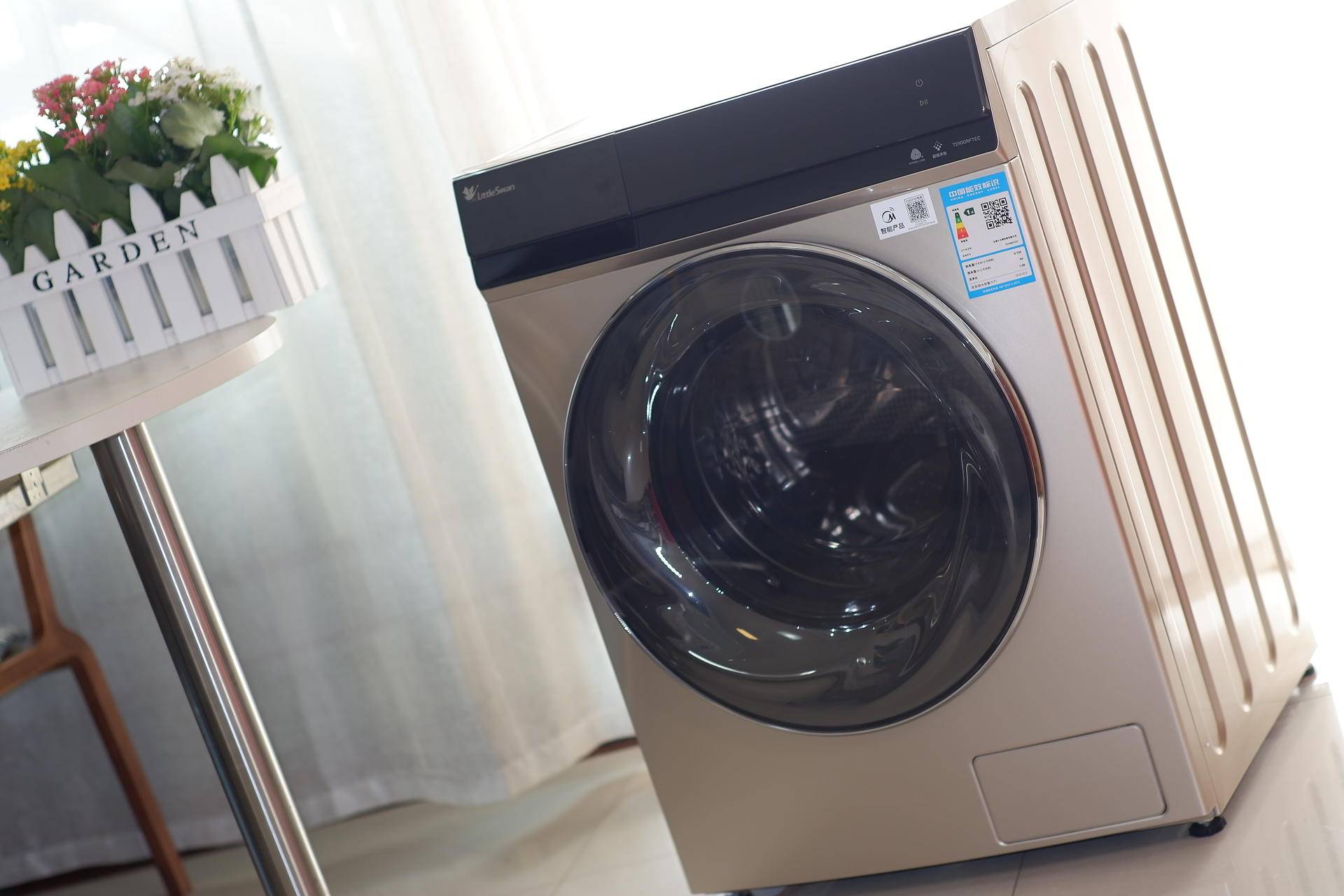 亿万气泡超强去污技术，小天鹅超微净泡水魔方洗烘一体洗衣机体验