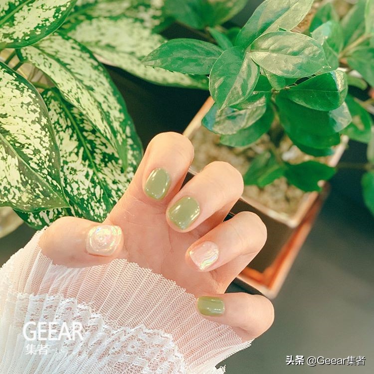 清新典雅之选！就跟韩国女生以橄榄绿色美甲迎接夏日吧