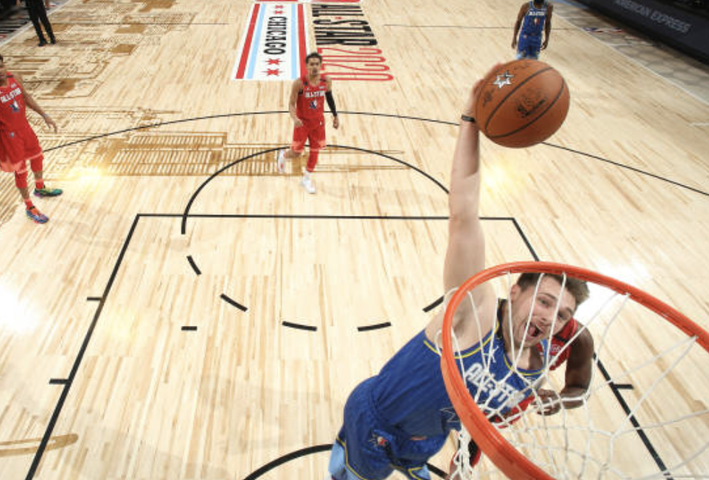 nba哪些球员用低帮鞋(东契奇连崴两次脚也要坚持穿低帮，高帮那是不可能的)