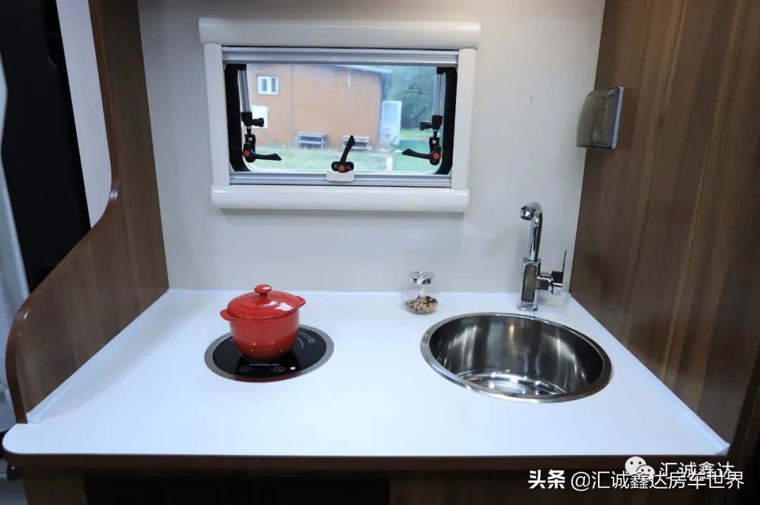 大通V80房车，典雅精装修+仨大床，大空间6人出行无压力
