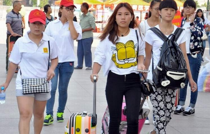 2021届大一新生报到时间确定，有人欢喜有人愁，最晚的10月才开学