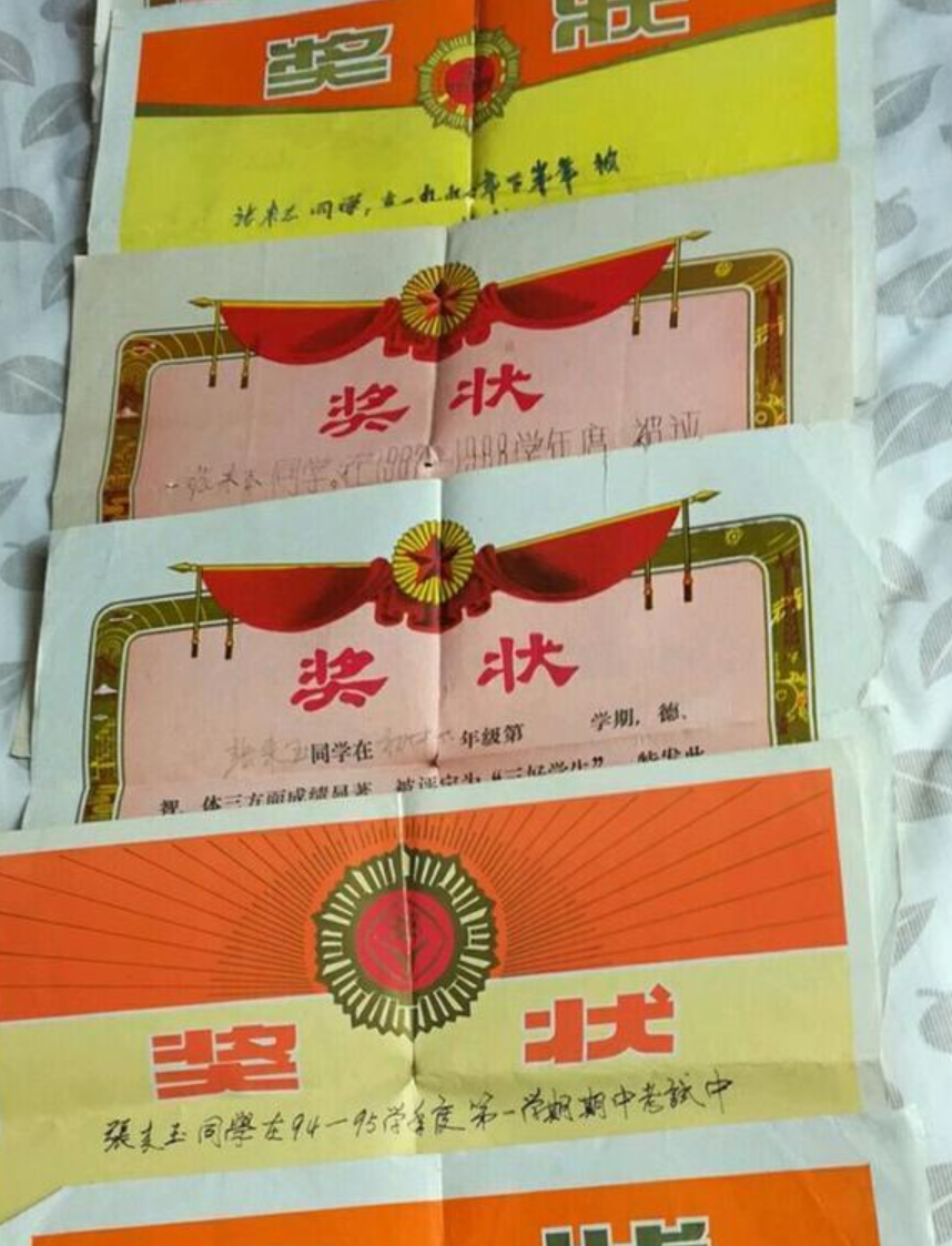 昔日高考状元神秘失踪20年，独留年迈父母，原因真只是因为爱情？