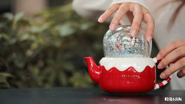 星巴克「圣诞」限定杯，杯子里下雪了