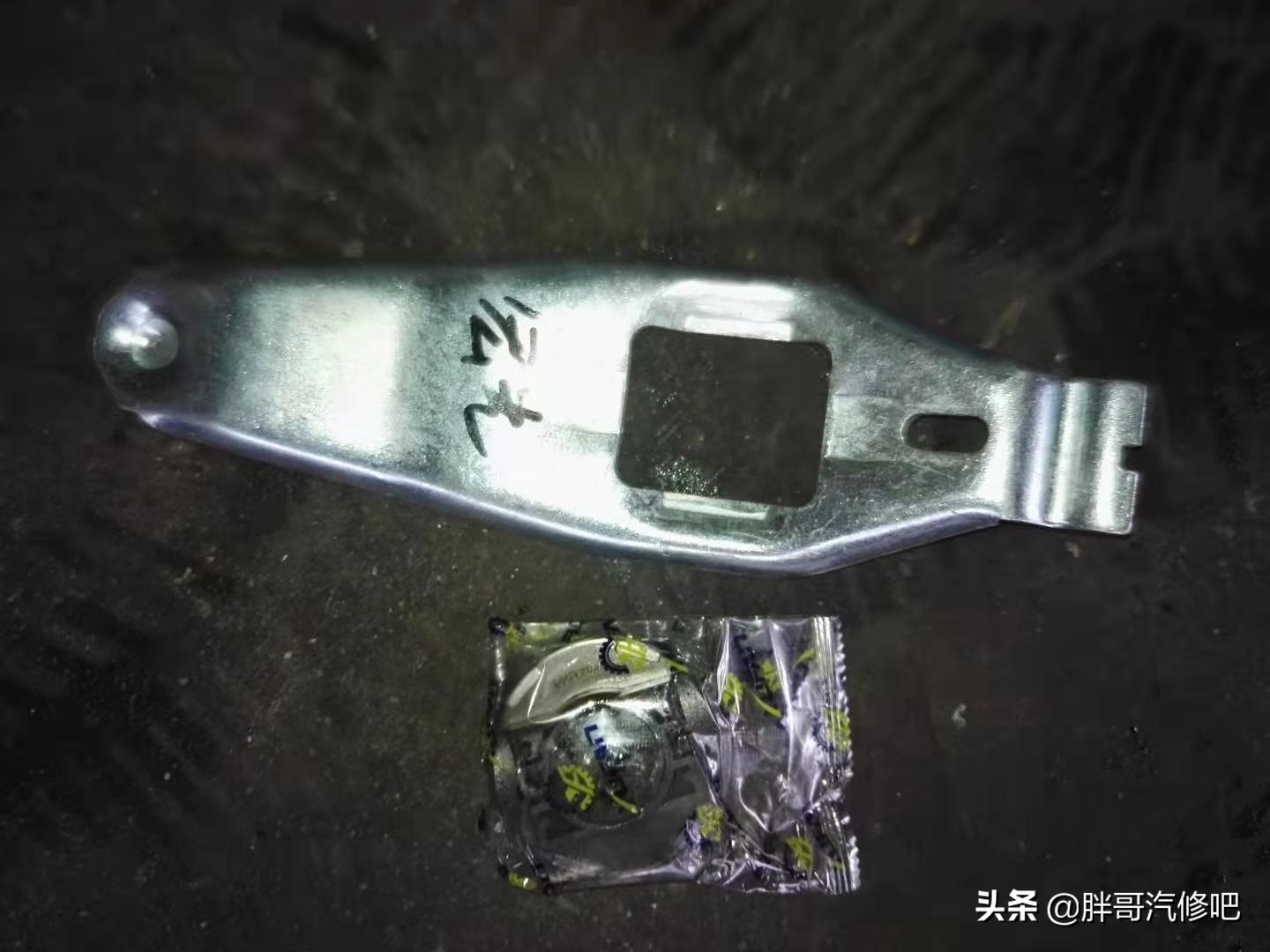 胖哥为粉丝大哥解决离合器异响故障，车虽然修好了胖哥还是很纳闷