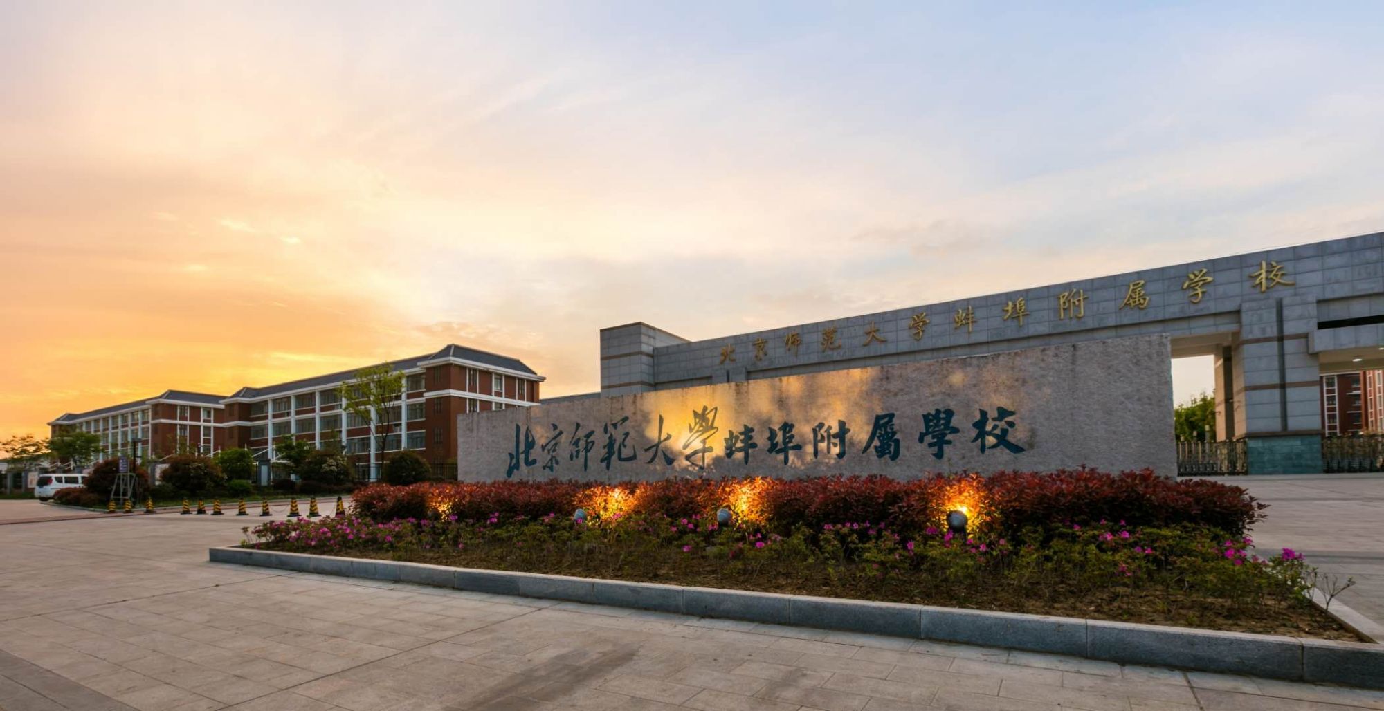 安徽小伙没考上北大复读，今年考得如何？让两所中学为了他争破头