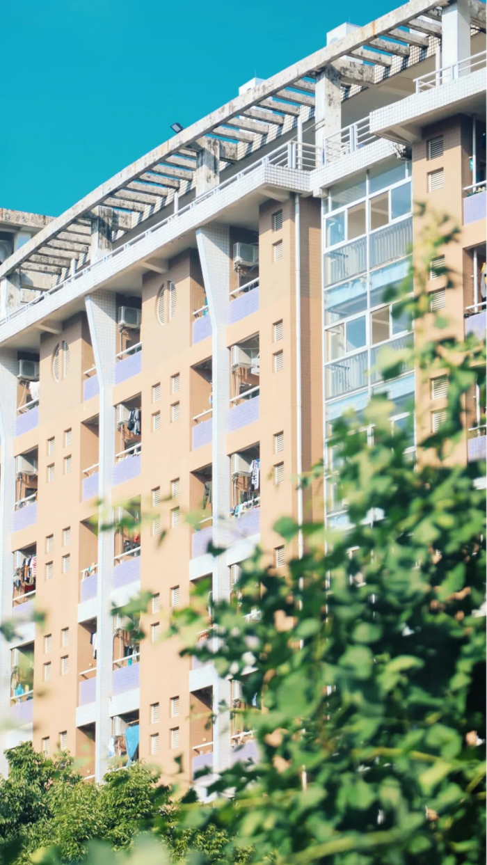 重庆超豪华大学：依山环水，占地2390余亩，校内出行还得坐车