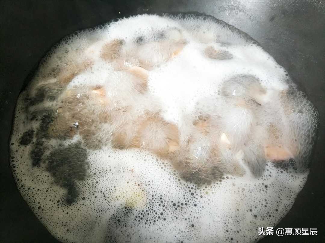 鱿鱼干怎样做最好吃？鱿鱼烧肉有妙招，鲜香脆嫩不腥，太爽了