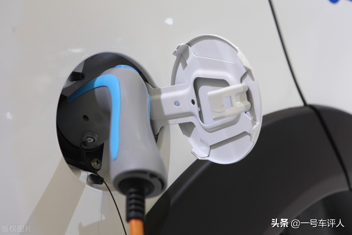 奇瑞小蚂蚁续航408km，比速腾还要硬，6万元价位性价比最强