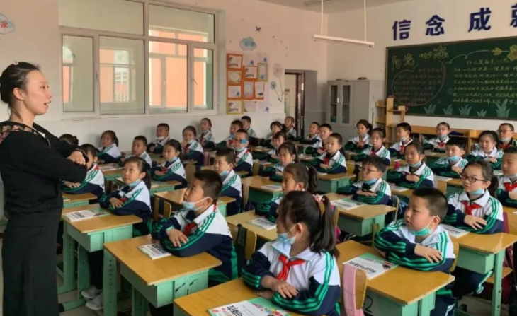 学生穿同样的校服，资深班主任通过这一点，就可以看出家境好坏
