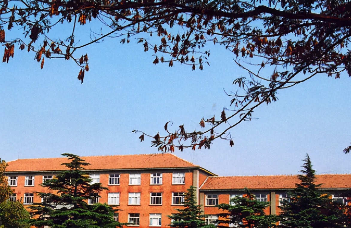 这所大学改名后“很尴尬”，提升了档次，却成了学生之间的笑谈