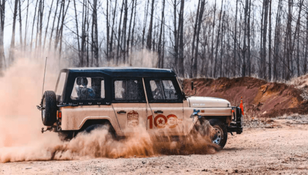 新车｜越野不输坦克300？BJ212致敬版上市，搭载三菱动力