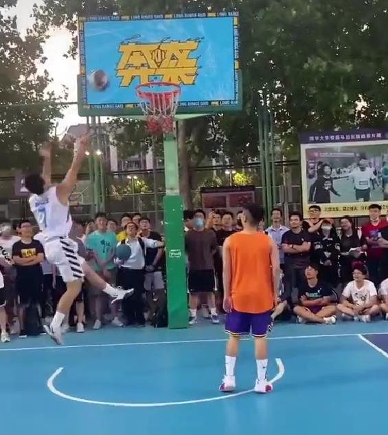 清华高颜值学霸“火了”，曾是高考状元，阳光帅气热爱篮球