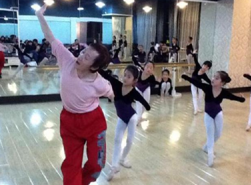 46岁“巨婴”郭冷：除了跳舞，连衣服都不会洗，年入百万无人敢嫁