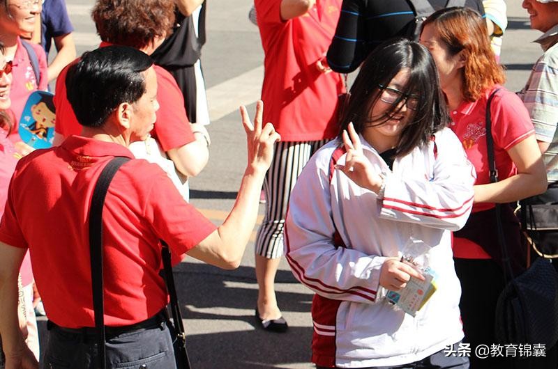 白岩松谈高考：除了读书这条路，人生没有“捷径”能走