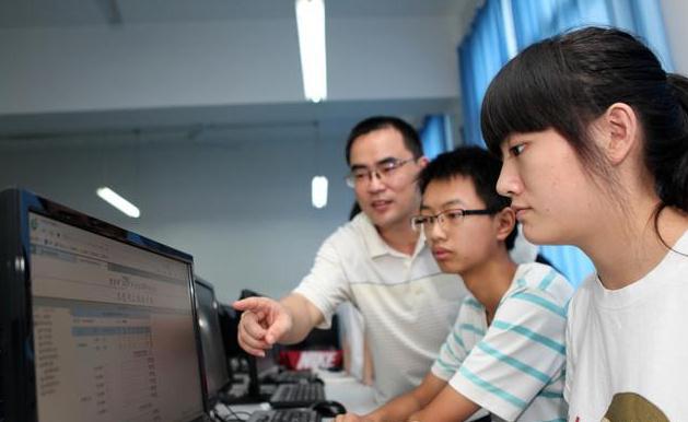 四川理科状元遭群嘲，高考663分仍坚持复读，今年分数引众人不满