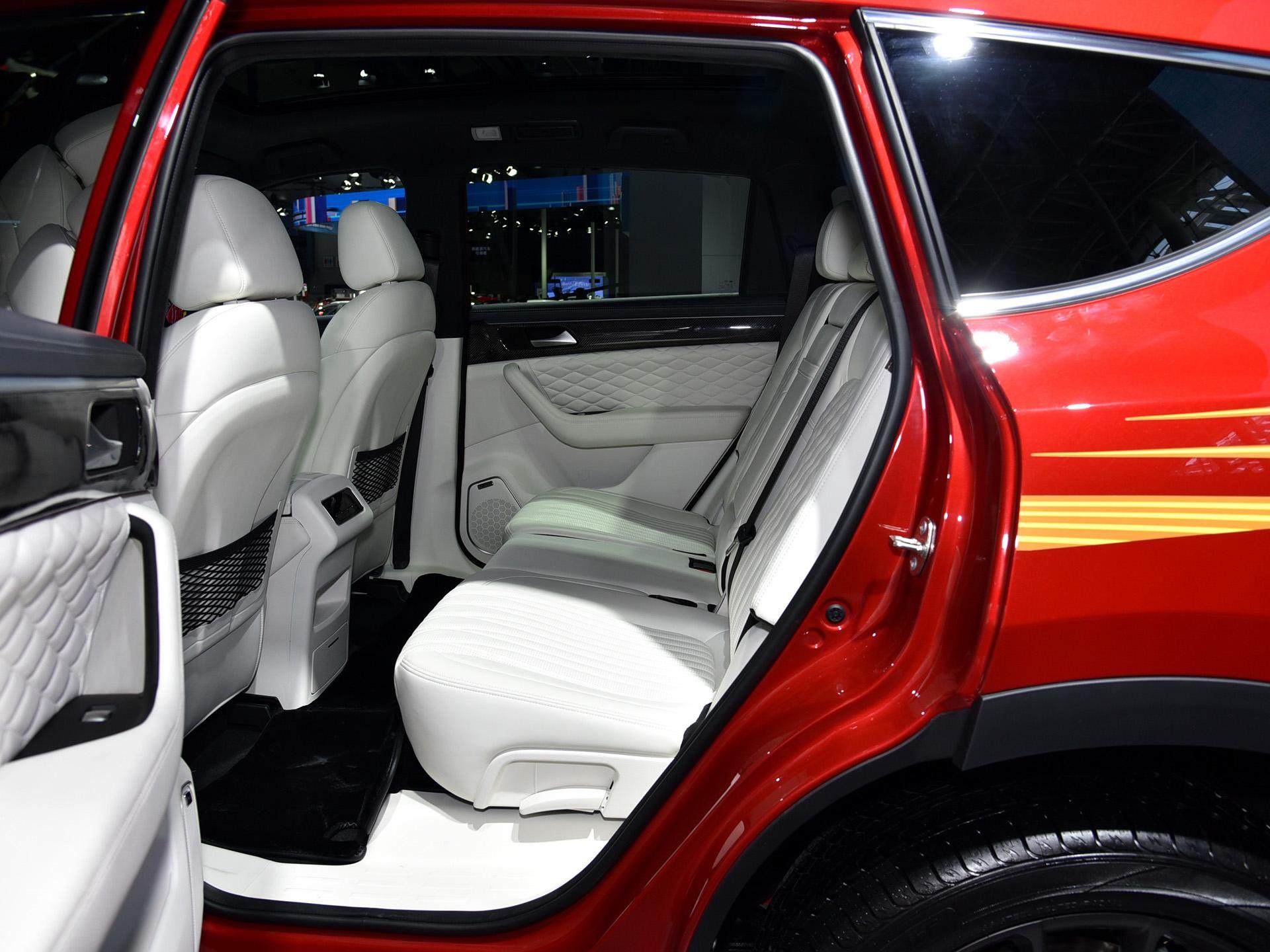 高级感极强的低价SUV，拥有四驱和高功率2.0T，实拍风光ix7