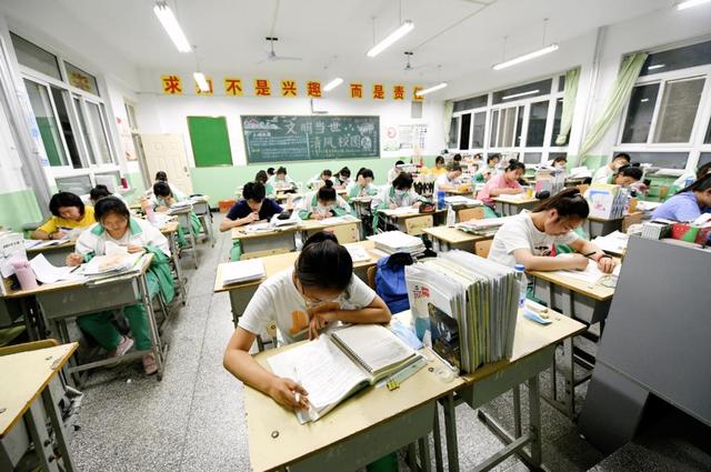 高考前一晚，不管是住家里还是住酒店，考生一定要注意这4个事项