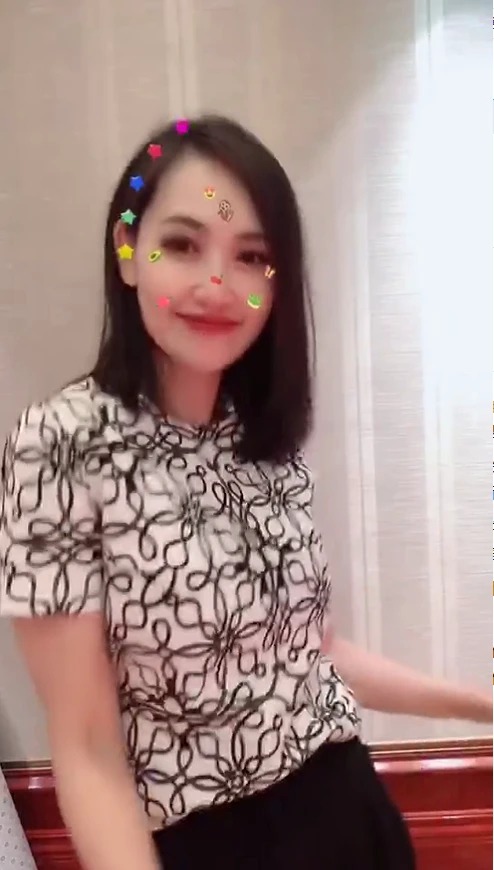 马蓉：家境优越颇具才气，写得一手好字，21岁做记者时改变了命运