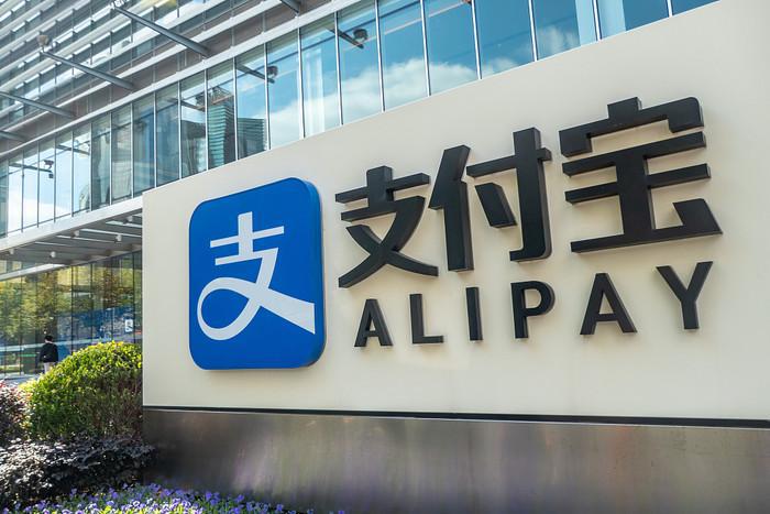 如何将银行卡资金转入支付宝账户