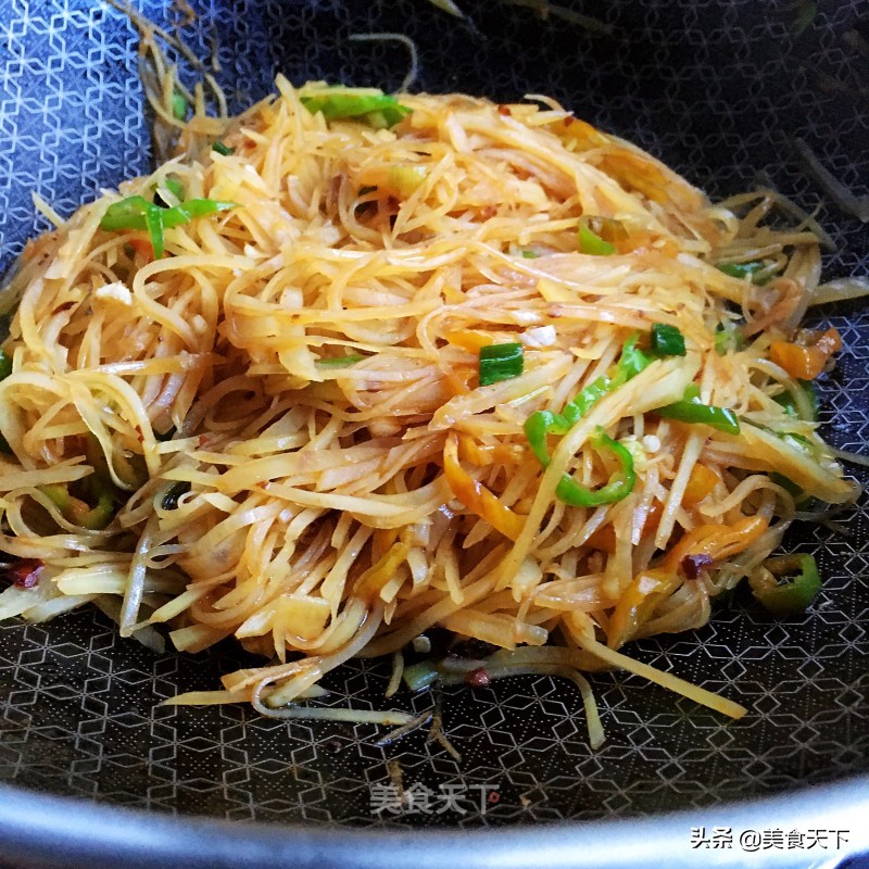 酸溜溜的味道，酸爽可口，开胃下饭，还帮油腻腻的肠胃减减负