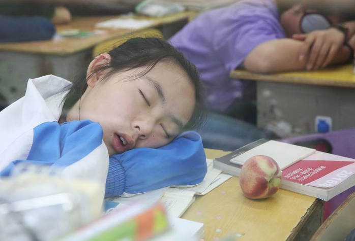 高考为啥不能用统一试卷，确保“公平”岂不更好？事实并非如此