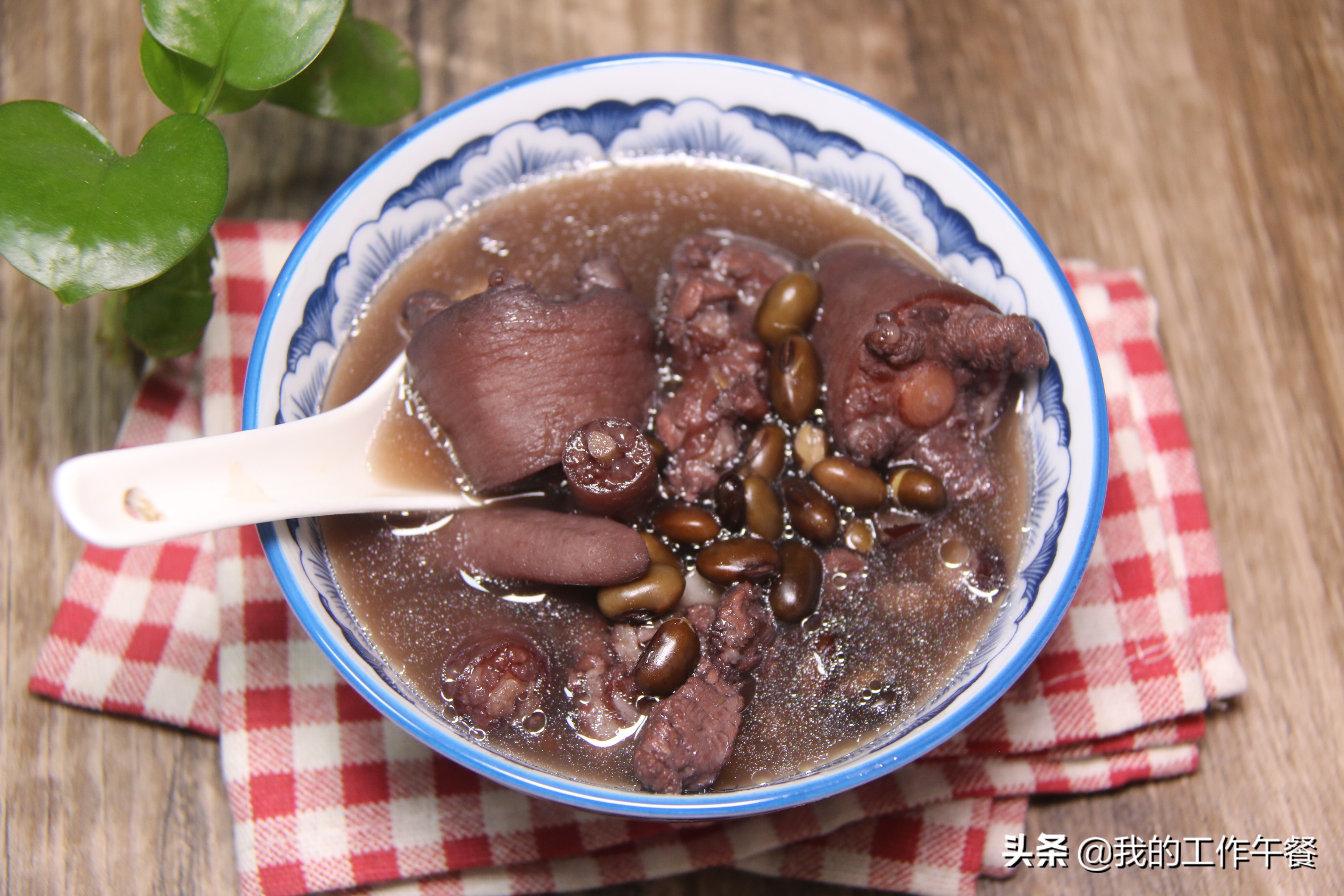 多给家人炖这碗黑豆汤(黑豆汤怎么煲)