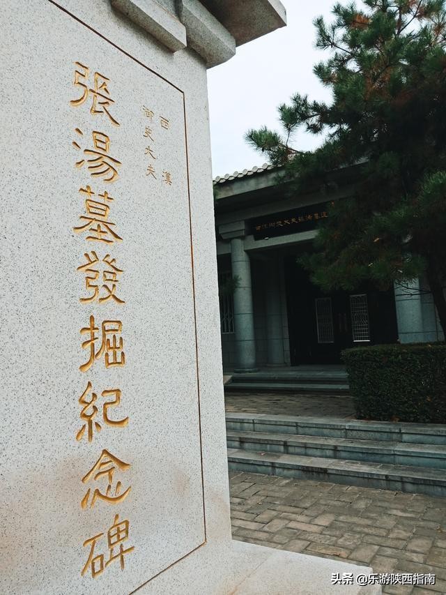 五院四系法最末！被叹惜的政法长安校区，有着超美的秋色与一日游