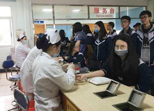 大连一大学新生入学5天就被劝退，原因是无法接受，学校这样回应