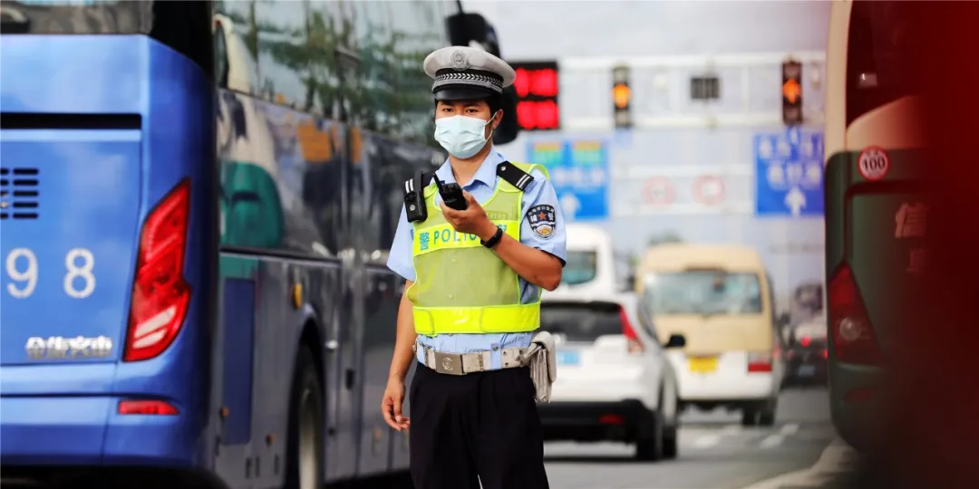珠海交警开启首场大规模整治行动，司机插队打尖被罚:人有三急！
