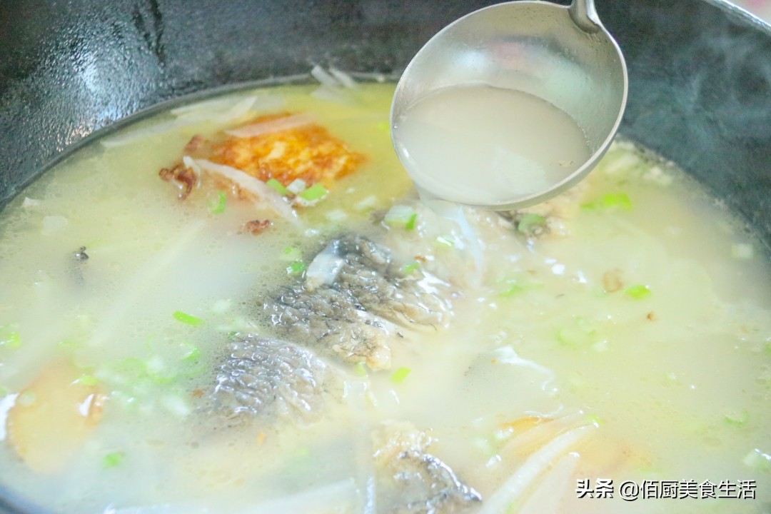 白萝卜炖鱼的家常做法(鱼香白萝卜，鲜美味道家常炖)