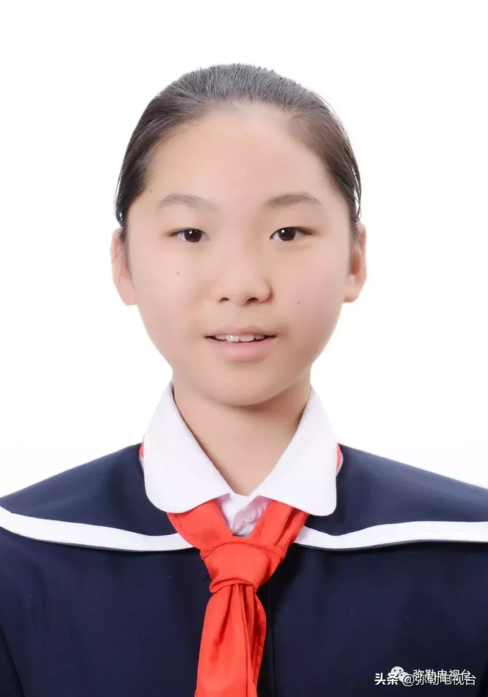 弥勒这几十名少年，真棒！有你母校的吗？