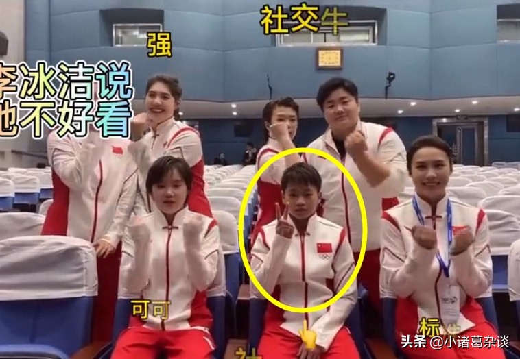 全红婵终于露面！与6位姐姐拍视频，坐C位一脸懵，节奏总是慢一拍