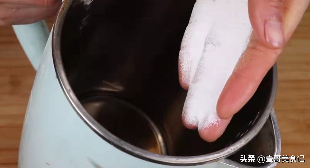 电热水壶水垢再多也别怕，老保姆教一招，3分钟快速去除，超干净