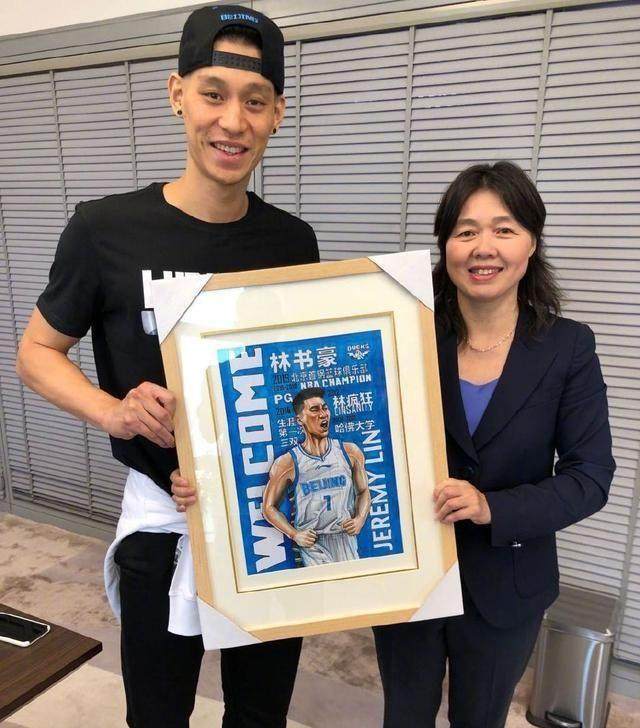 林书豪为什么不留在nba(宁愿距离NBA更远也要来中国！三大理由令林书豪披上首钢战袍)