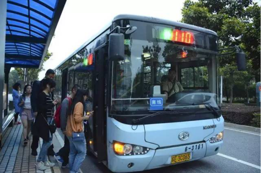 火了！江苏“高颜值”大学：坐拥空调宿舍，出门就是地铁，小龙虾吃到爽！