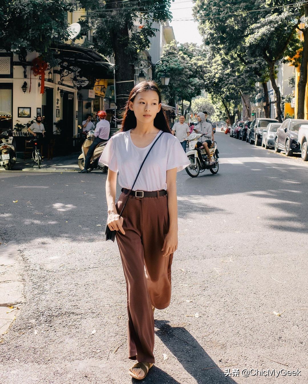 越南模特撞脸章子怡爆红！极品氛围美女，一张会说故事的清冷脸