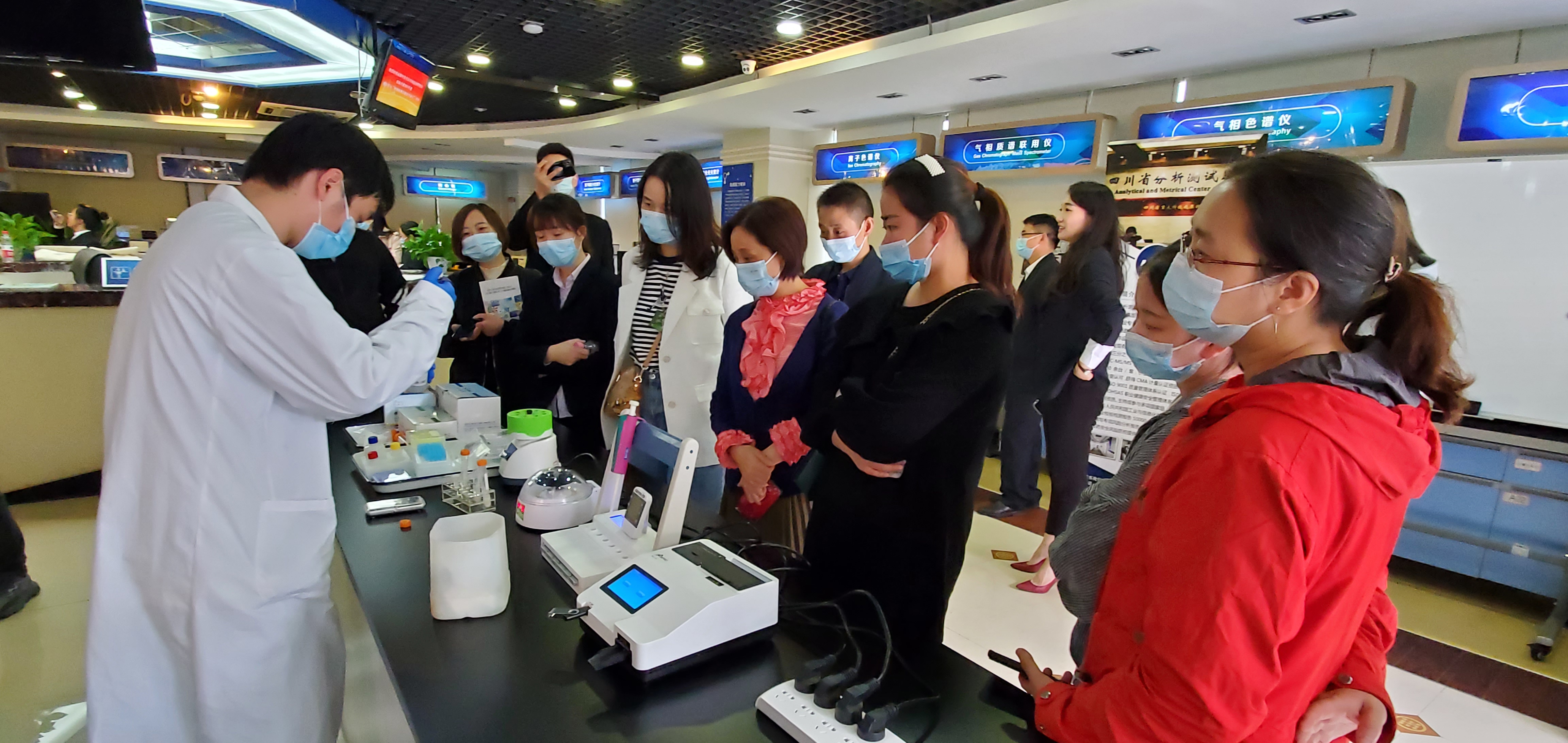 成都市青羊区市场监督管理局举办“检验检测实验室开放日”活动