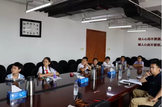 揭秘风能发电，走进“会发电的房子”……首届“低碳小达人”探访研学活动结课！