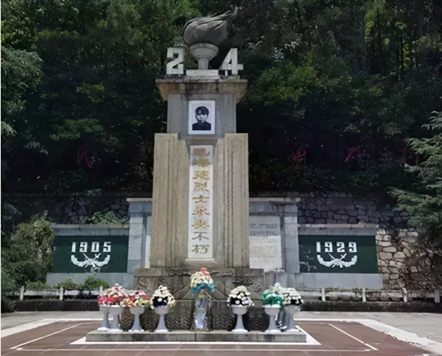 湖南老家外甥女到北京探亲，毛主席开玩笑：你给舅舅带啥礼物了？