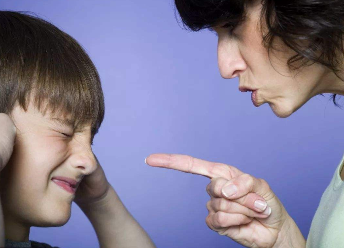 33岁女大学生毕业后啃老十年：折断了我的翅膀，却怪我不会飞翔