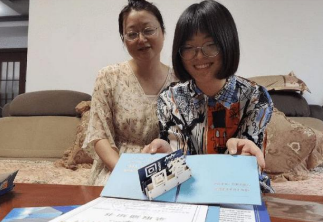 “录取通知书被妈妈随手拆了，我不能生气吗？”网友评论两极分化