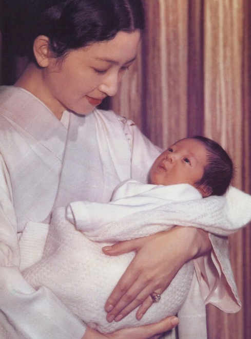 美智子：被婆婆良子高压统治41年，晚年化身恶婆婆，折磨儿媳雅子