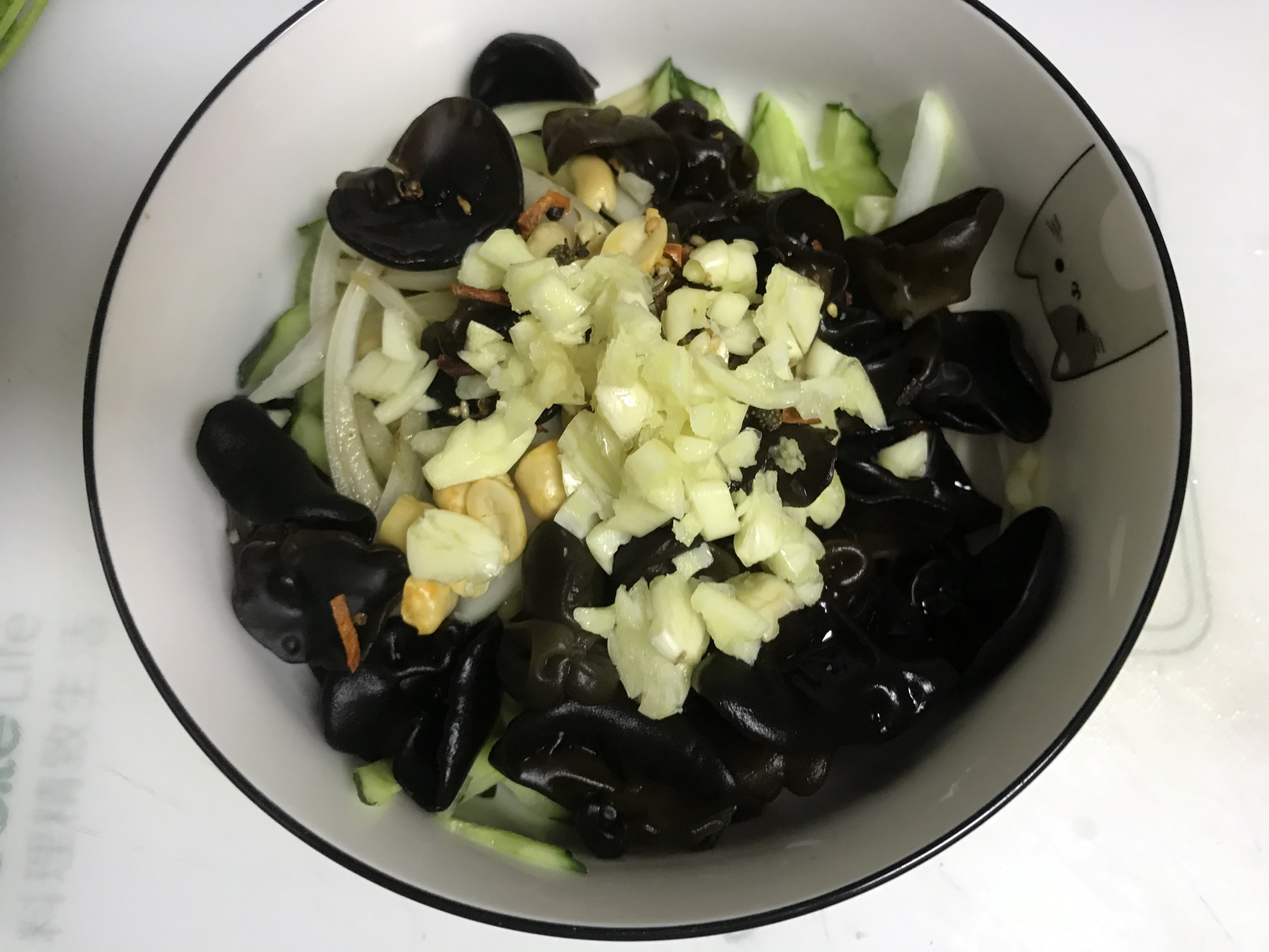 图片[7]-【凉拌木耳黄瓜】做法步骤图 解暑又开胃 多吃不怕胖-起舞食谱网