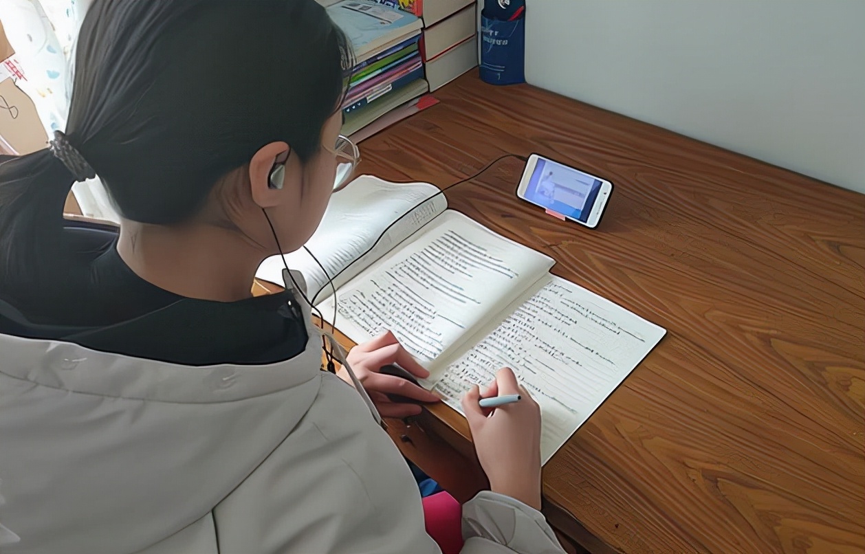 中小学超长寒假来临，各省份放假时间公布，学生们的快乐又回来了