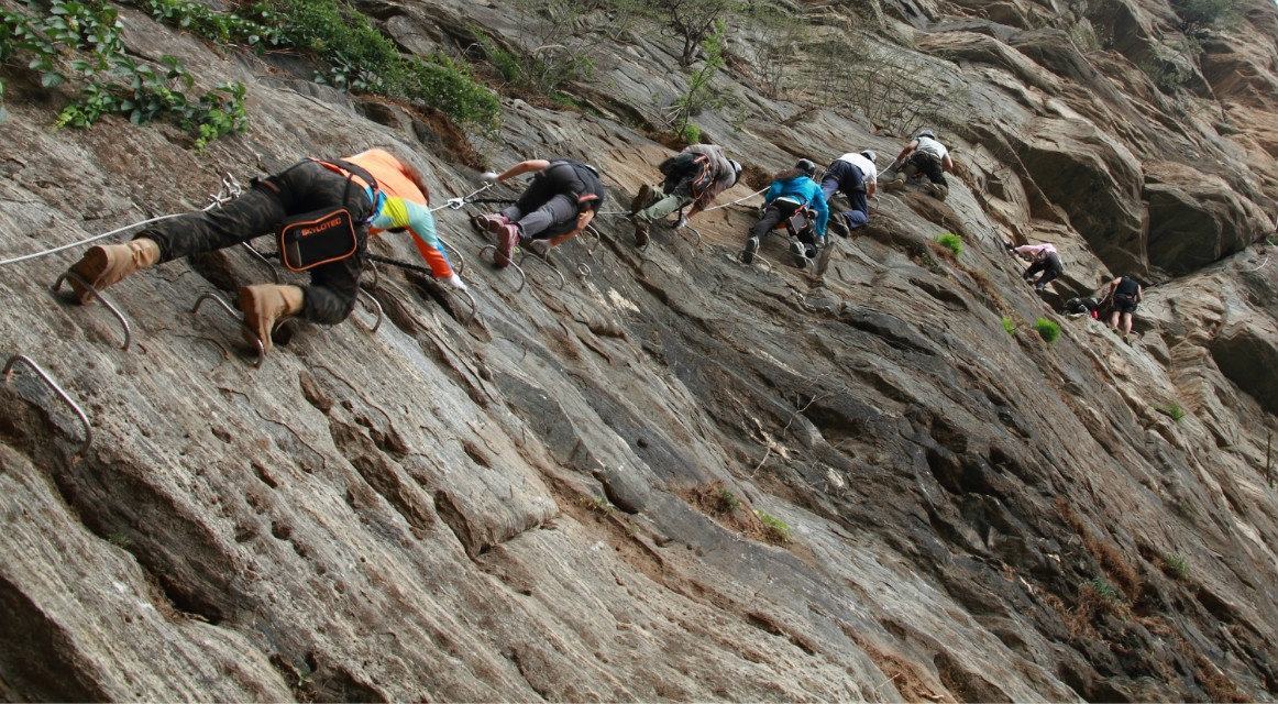 老君山挑战之旅丨3小时飞拉达攀岩，9公里大峡谷漂流