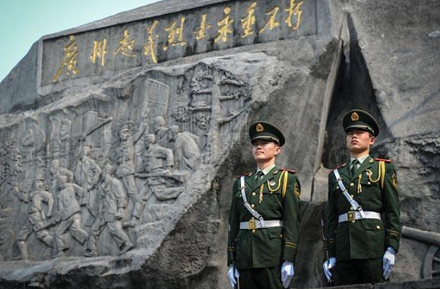 烈士子女高考加20分惹争议，网友表示不公平，女孩的话让人沉默