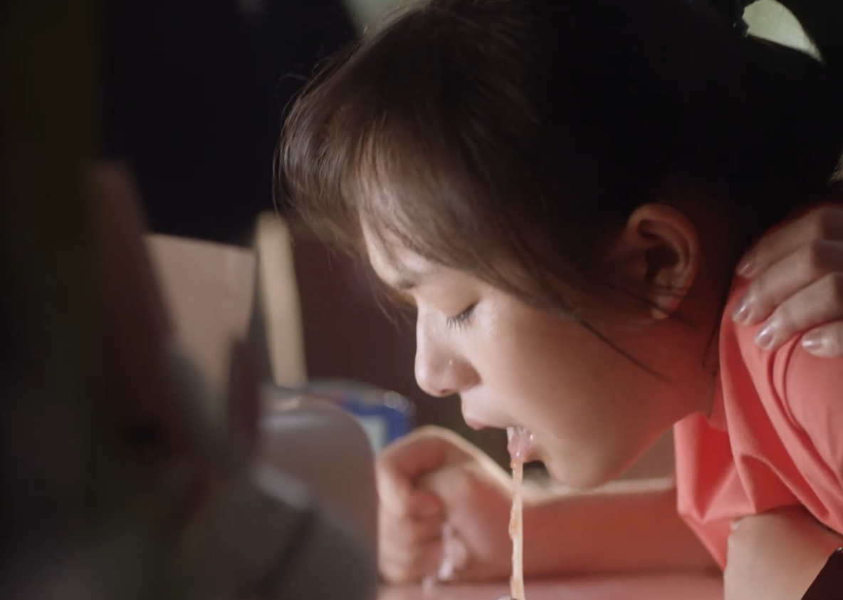 学渣夏欢欢被佛系老爹骂到呕吐，弹幕里呼声一片：打一顿就好了