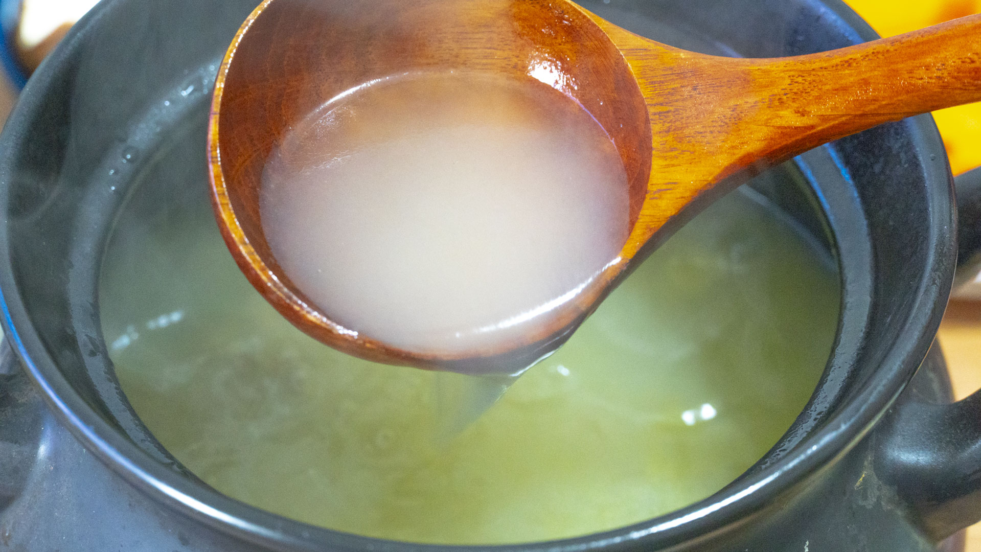 秋冬干燥寒冷，女人要多吃6种食材，补水又驱寒，面如桃花显年轻