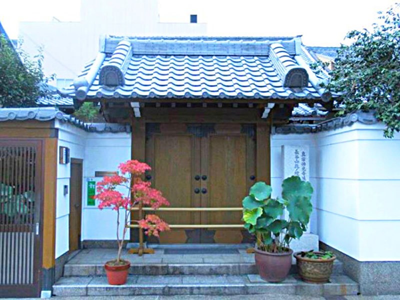 日本寺庙女住持：被迫相亲35次，逃往美国生活9年，归来已成僧侣