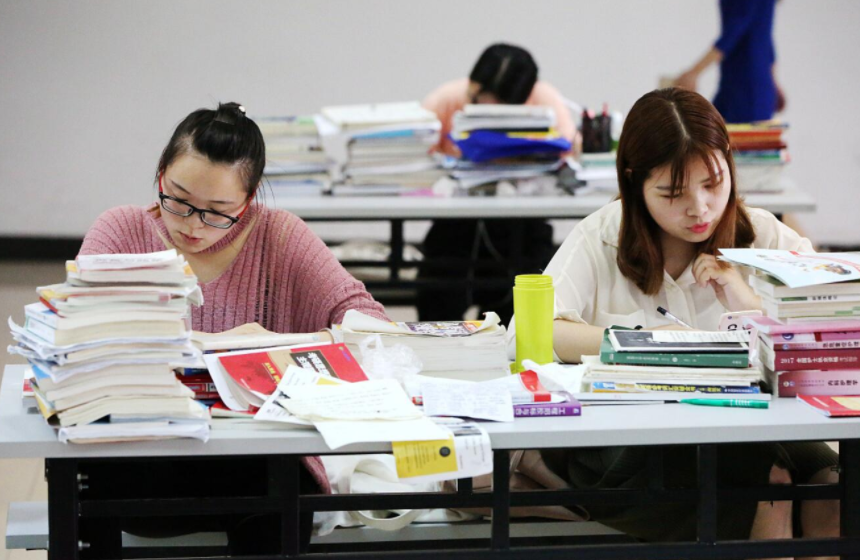 公务员待遇有调整，绩效奖金将有所下调，各个地区有所差异